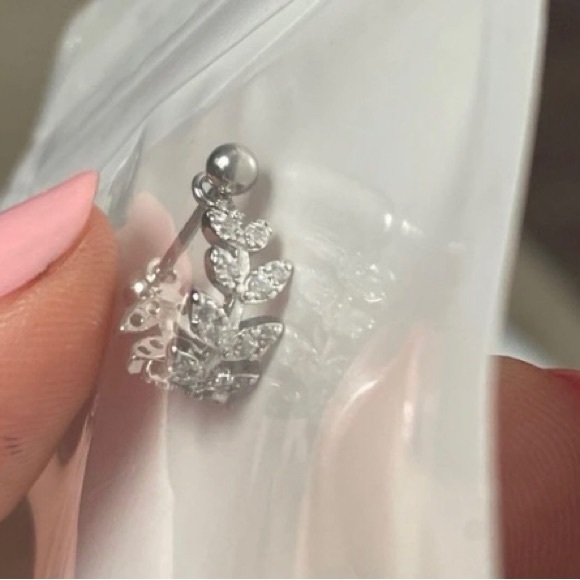 1 Pcs 18g Cubic Zircon Leaf Design Upper Ear Cuff NWT - Picture 8 of 15